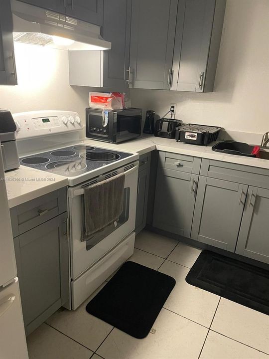 For Rent: $1,550 (1 beds, 1 baths, 635 Square Feet)