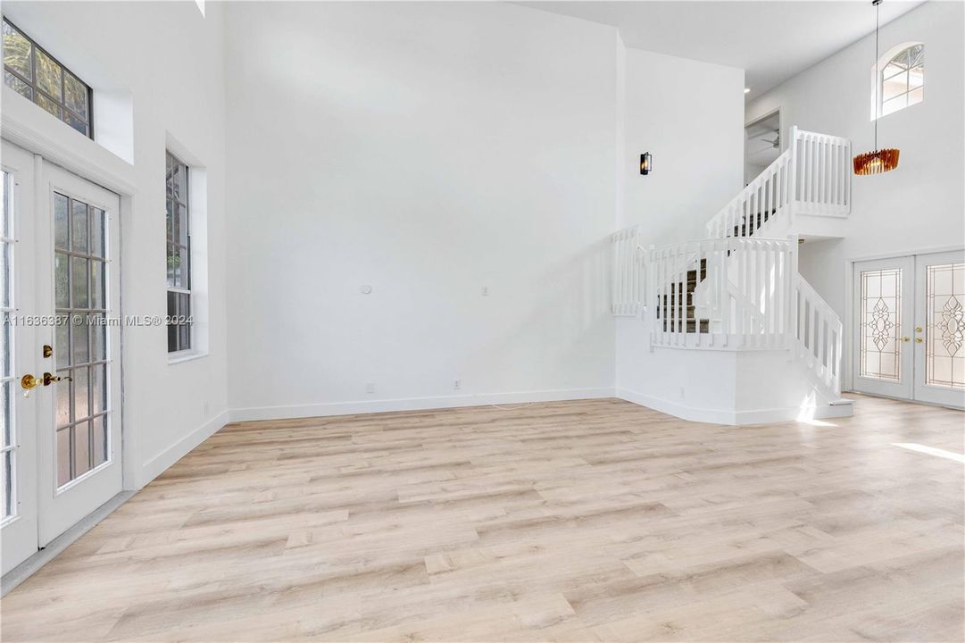 Active With Contract: $4,900 (3 beds, 2 baths, 1911 Square Feet)