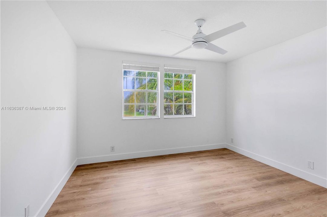 Active With Contract: $4,900 (3 beds, 2 baths, 1911 Square Feet)