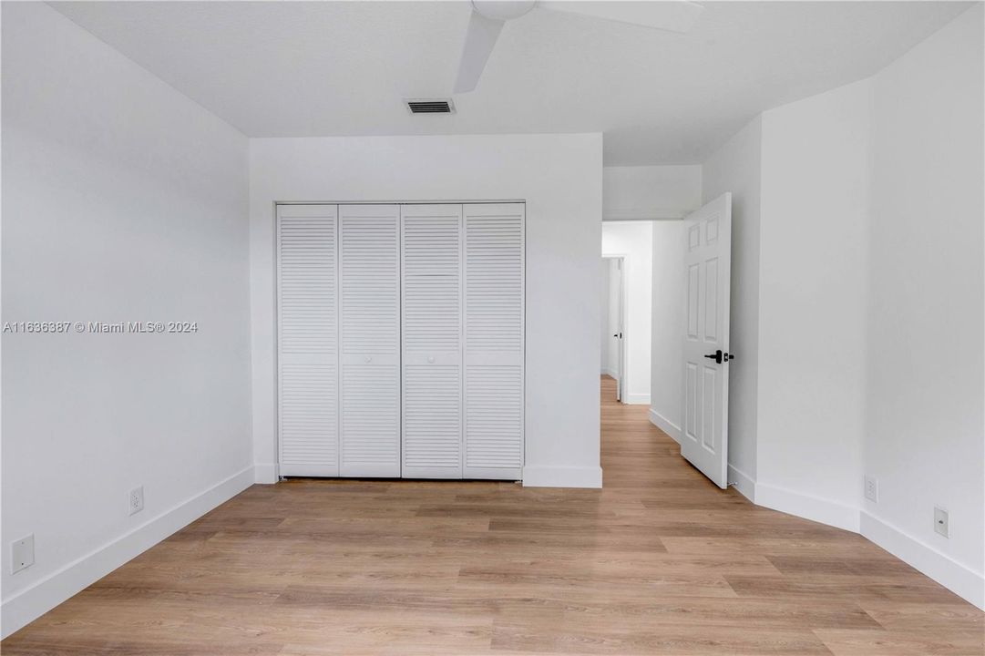 Active With Contract: $4,900 (3 beds, 2 baths, 1911 Square Feet)