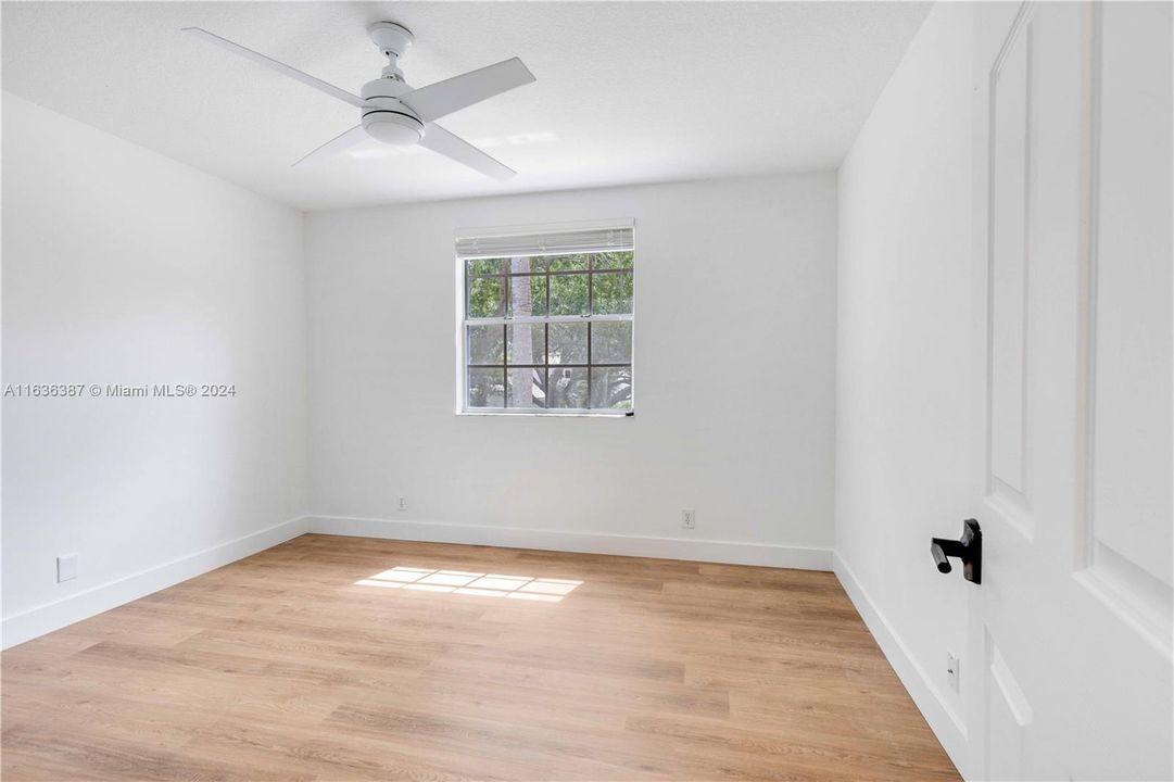 Active With Contract: $4,900 (3 beds, 2 baths, 1911 Square Feet)