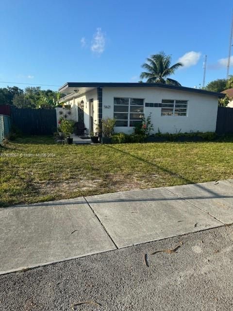 Recently Sold: $450,000 (3 beds, 2 baths, 1104 Square Feet)