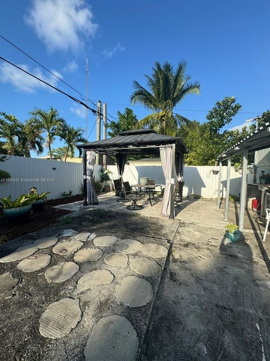 Recently Sold: $450,000 (3 beds, 2 baths, 1104 Square Feet)