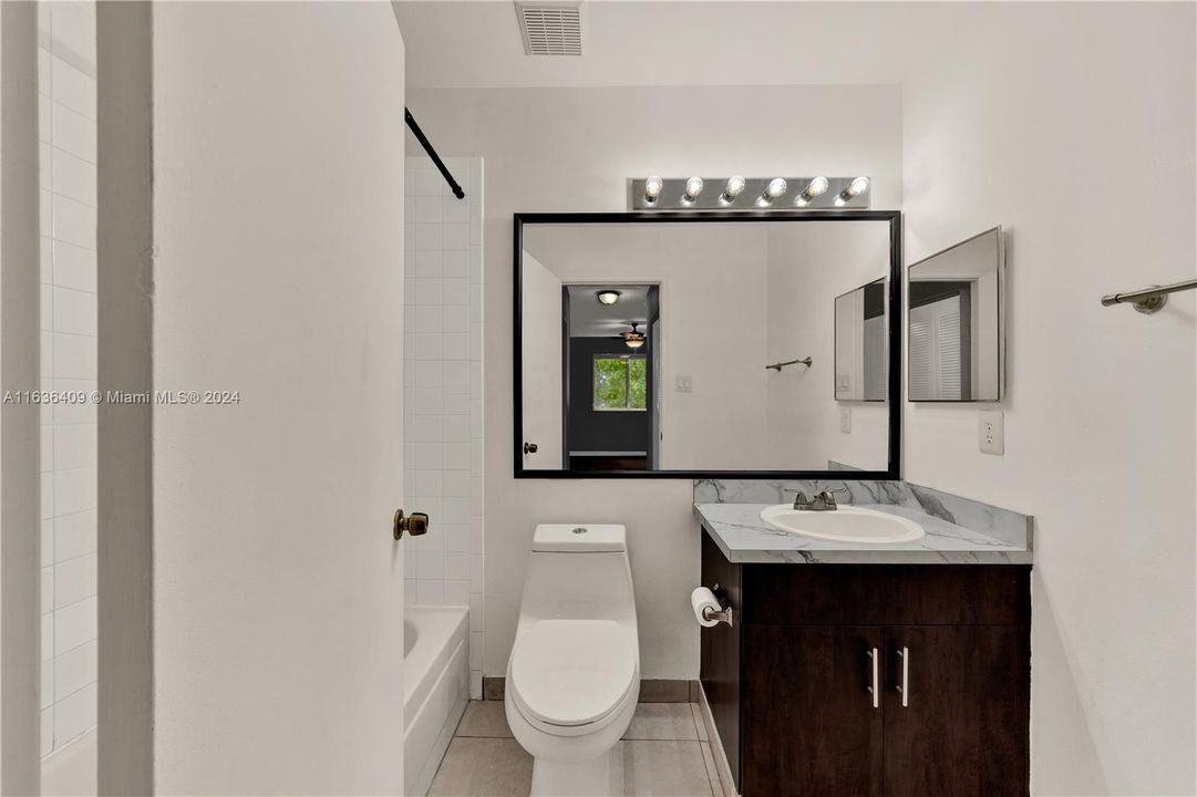 Недавно арендовано: $2,380 (2 спален, 2 ванн, 1075 Квадратных фут)