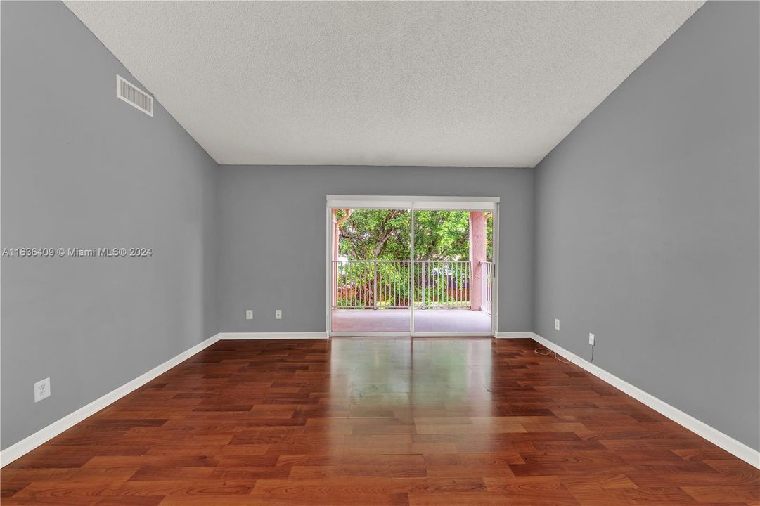 Недавно арендовано: $2,380 (2 спален, 2 ванн, 1075 Квадратных фут)