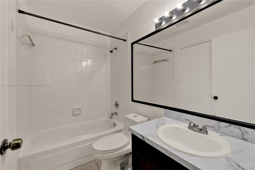 Недавно арендовано: $2,380 (2 спален, 2 ванн, 1075 Квадратных фут)