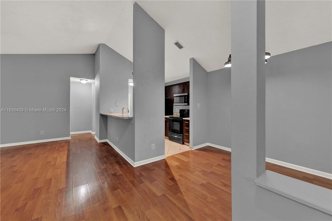 Недавно арендовано: $2,380 (2 спален, 2 ванн, 1075 Квадратных фут)