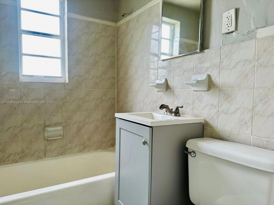 最近租的: $1,650 (1 贝兹, 1 浴室, 0 平方英尺)