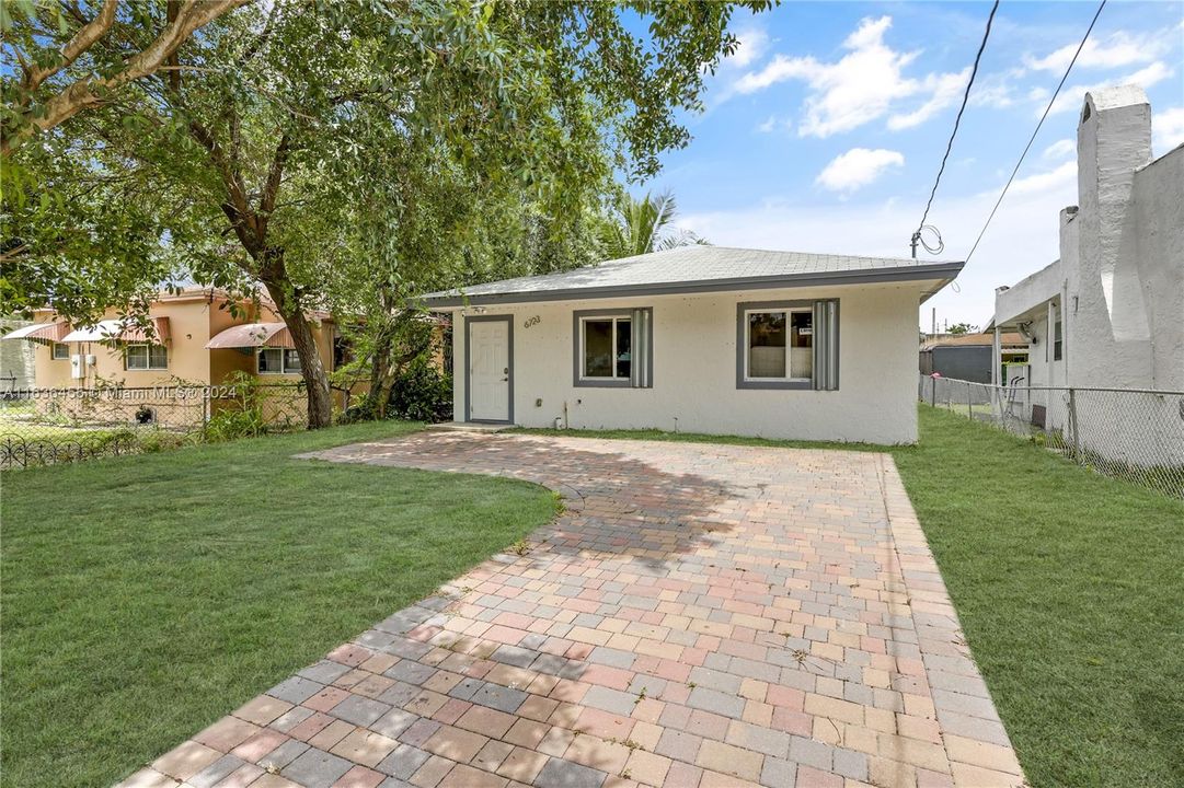 For Sale: $599,000 (4 beds, 2 baths, 1400 Square Feet)