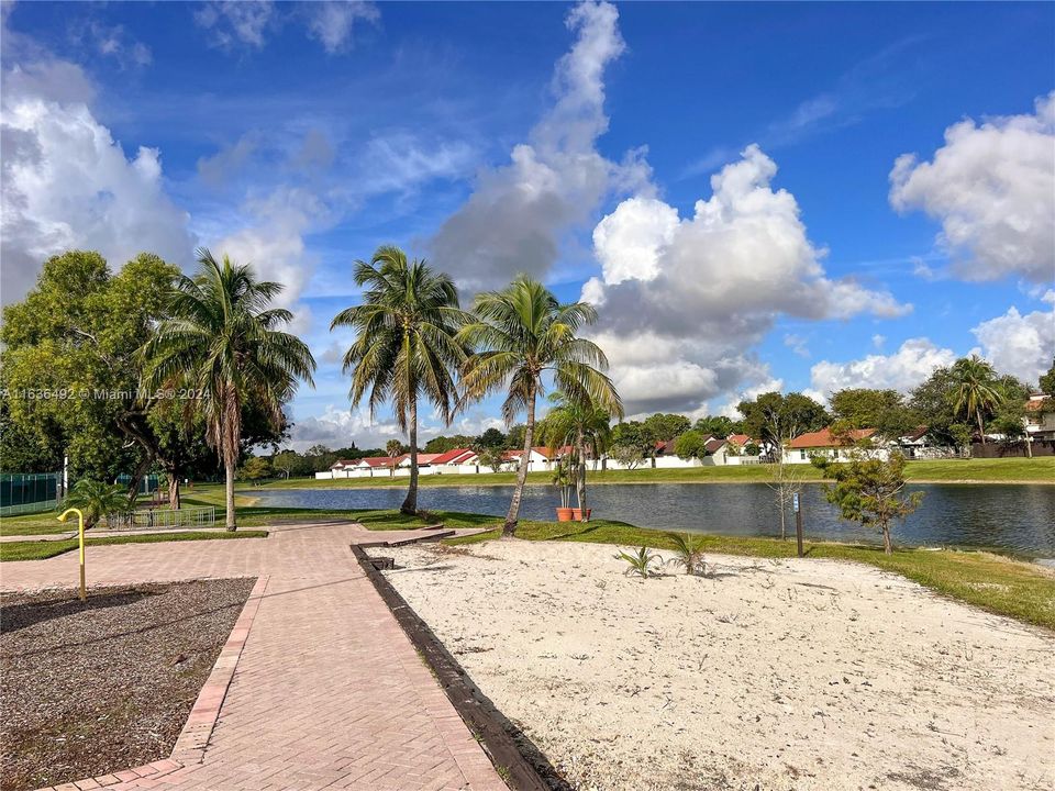 Recently Sold: $875,000 (4 beds, 2 baths, 2642 Square Feet)