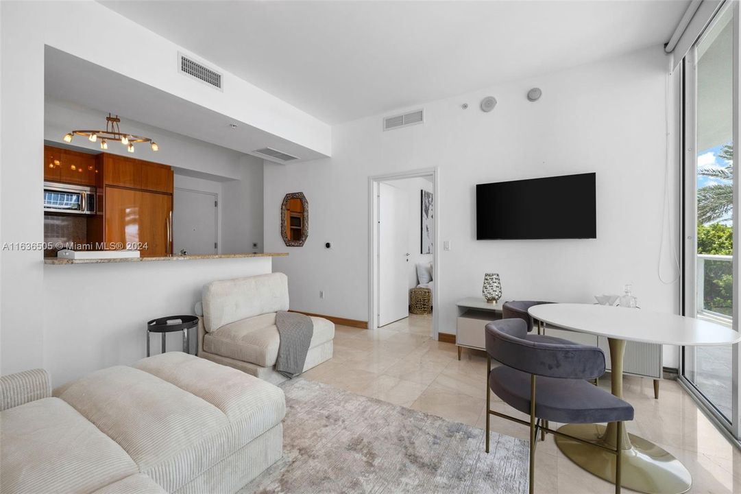 Recently Rented: $9,500 (1 beds, 1 baths, 609 Square Feet)