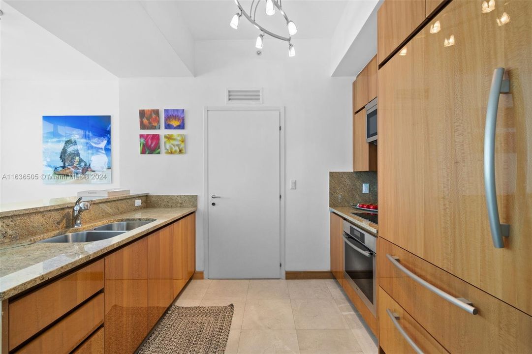 Recently Rented: $9,500 (1 beds, 1 baths, 609 Square Feet)