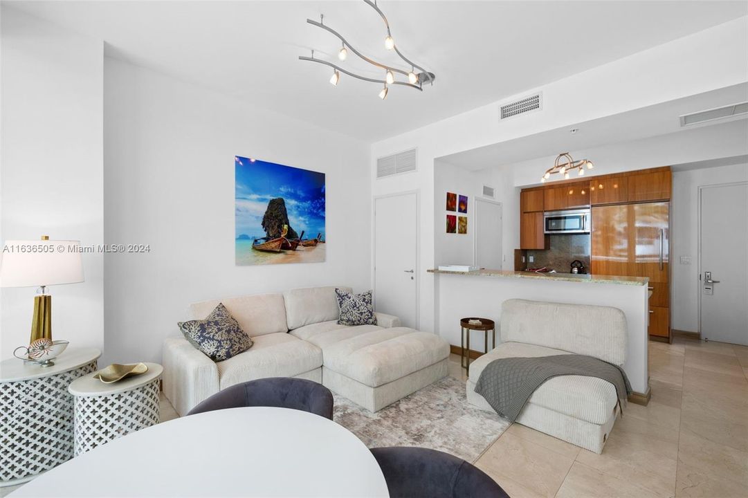 Recently Rented: $9,500 (1 beds, 1 baths, 609 Square Feet)