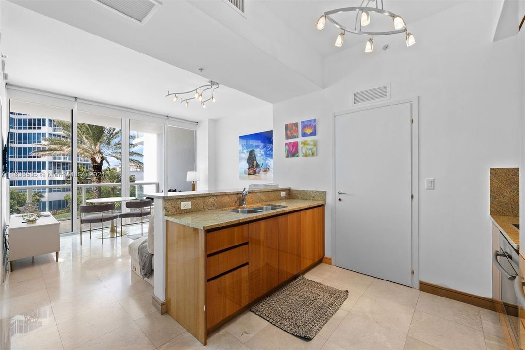 Recently Rented: $9,500 (1 beds, 1 baths, 609 Square Feet)