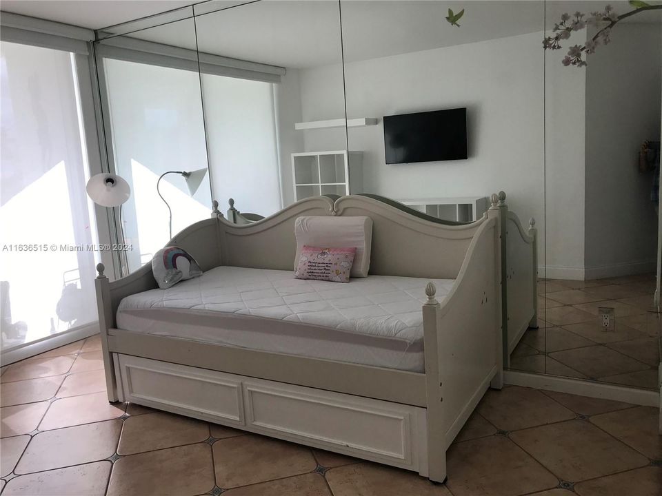 Recently Rented: $4,700 (2 beds, 2 baths, 1530 Square Feet)