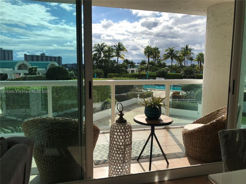 Recently Rented: $4,700 (2 beds, 2 baths, 1530 Square Feet)