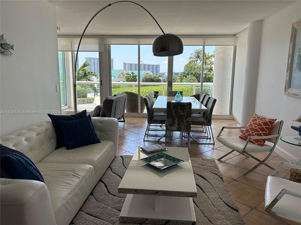 Recently Rented: $4,700 (2 beds, 2 baths, 1530 Square Feet)