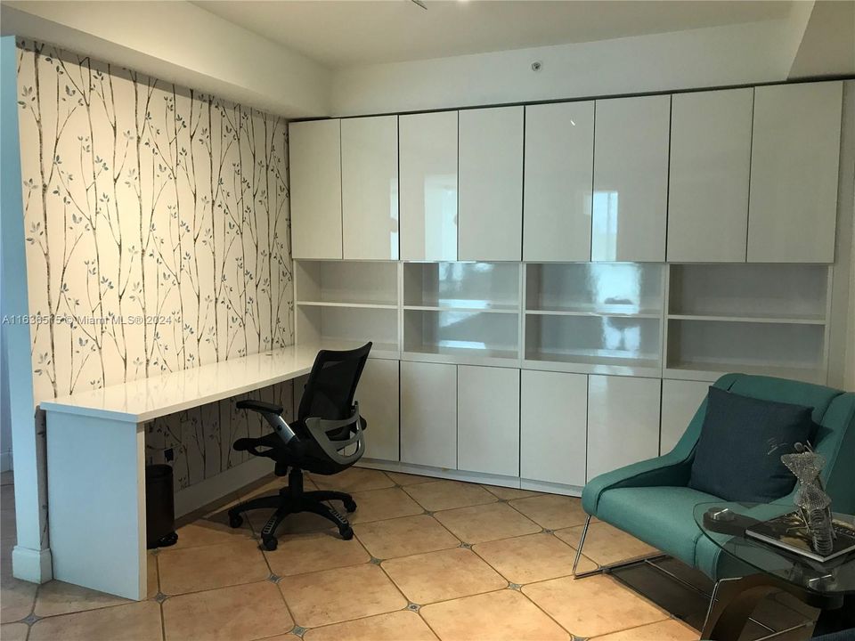 Recently Rented: $4,700 (2 beds, 2 baths, 1530 Square Feet)