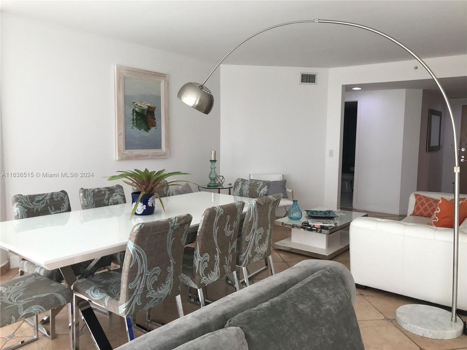 Recently Rented: $4,700 (2 beds, 2 baths, 1530 Square Feet)