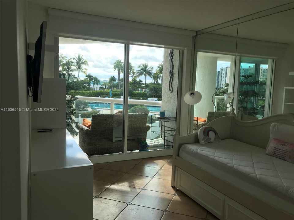 Recently Rented: $4,700 (2 beds, 2 baths, 1530 Square Feet)