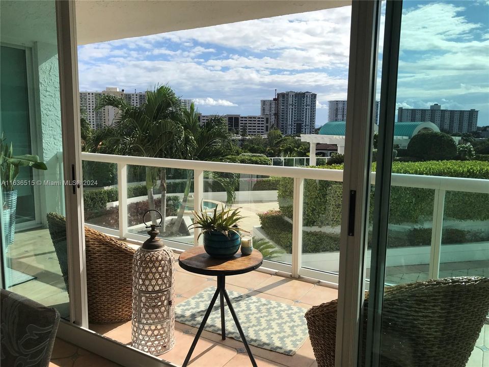 Recently Rented: $4,700 (2 beds, 2 baths, 1530 Square Feet)