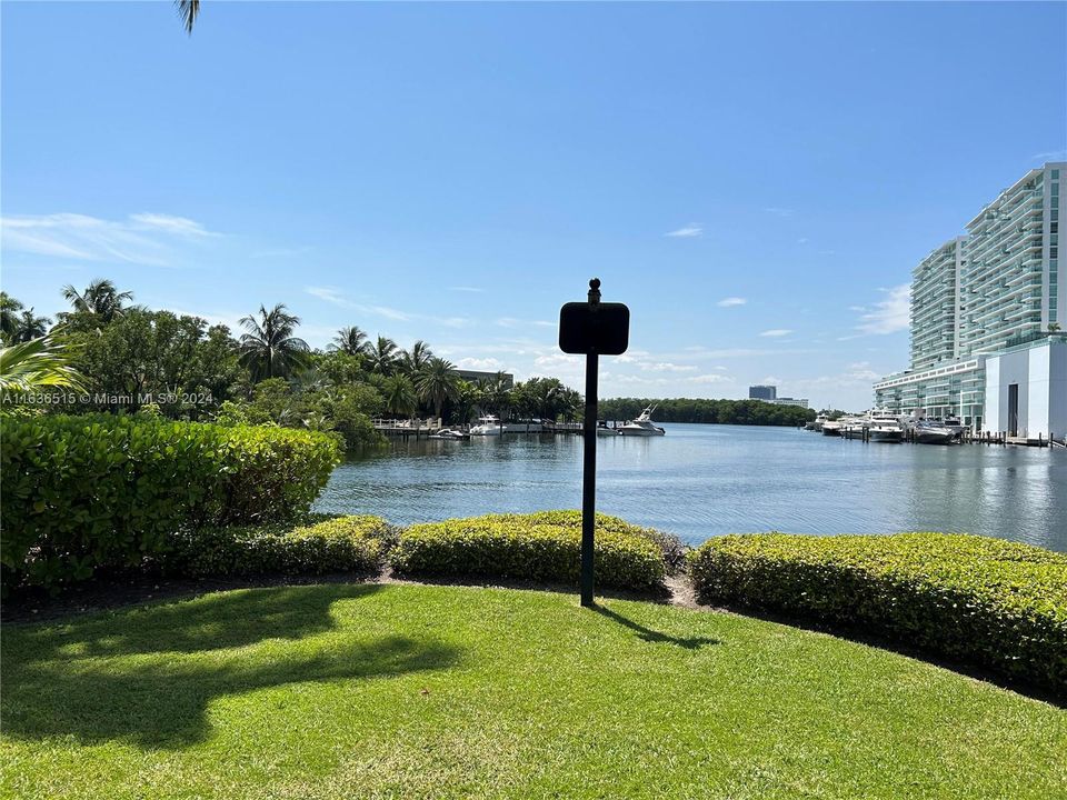 Recently Rented: $4,700 (2 beds, 2 baths, 1530 Square Feet)