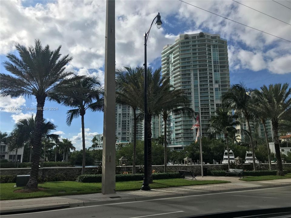 Recently Rented: $4,700 (2 beds, 2 baths, 1530 Square Feet)