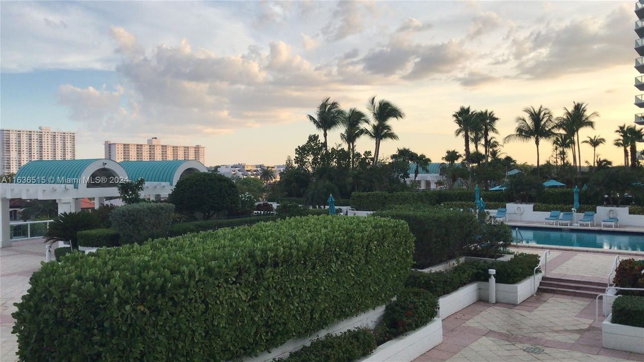 Recently Rented: $4,700 (2 beds, 2 baths, 1530 Square Feet)