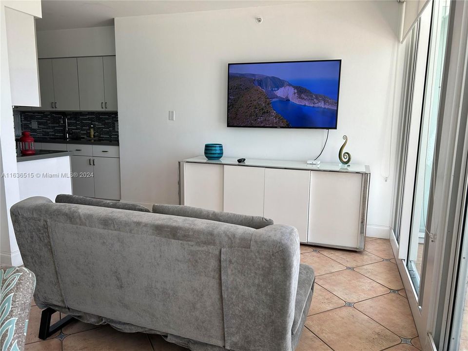 Recently Rented: $4,700 (2 beds, 2 baths, 1530 Square Feet)