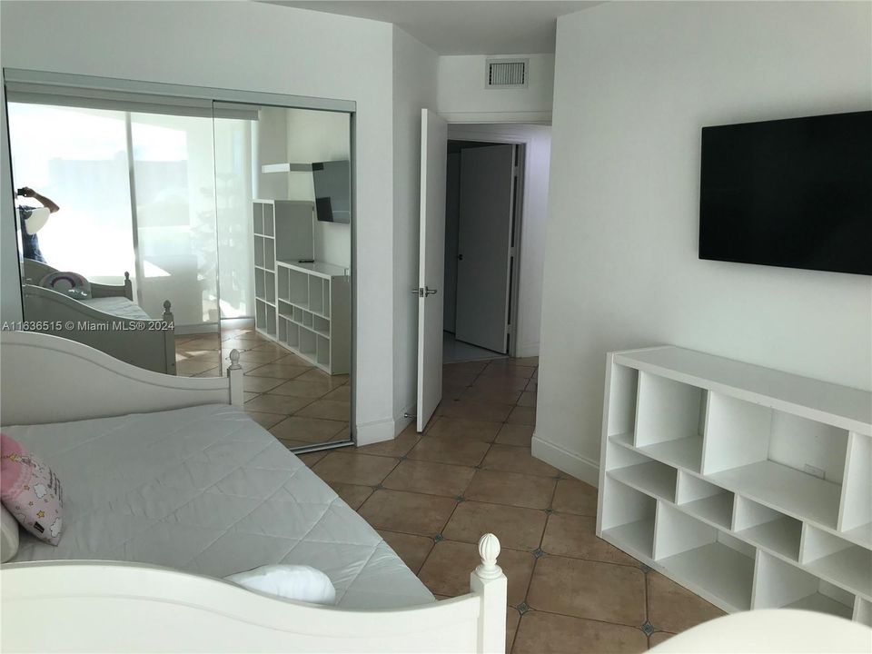 Recently Rented: $4,700 (2 beds, 2 baths, 1530 Square Feet)