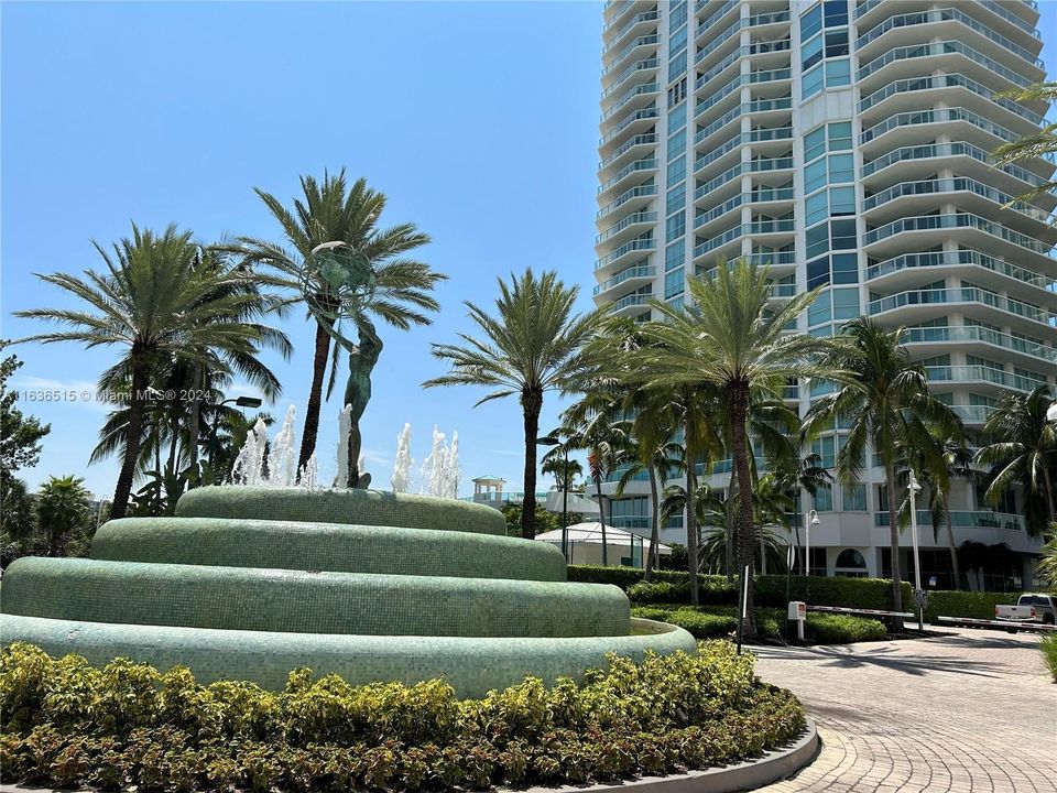 Recently Rented: $4,700 (2 beds, 2 baths, 1530 Square Feet)