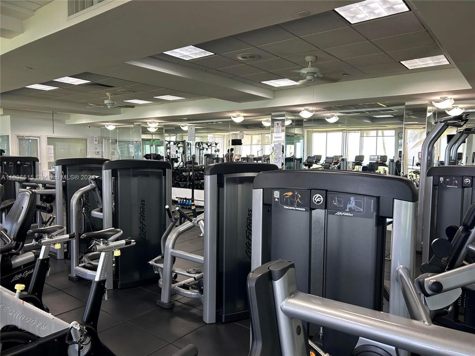 Recently Rented: $4,700 (2 beds, 2 baths, 1530 Square Feet)