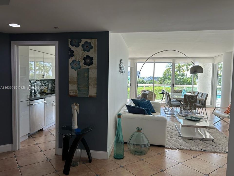 Recently Rented: $4,700 (2 beds, 2 baths, 1530 Square Feet)