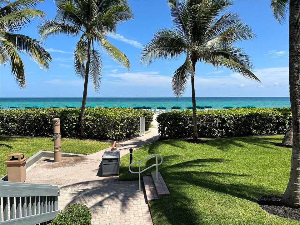 Recently Rented: $4,700 (2 beds, 2 baths, 1530 Square Feet)