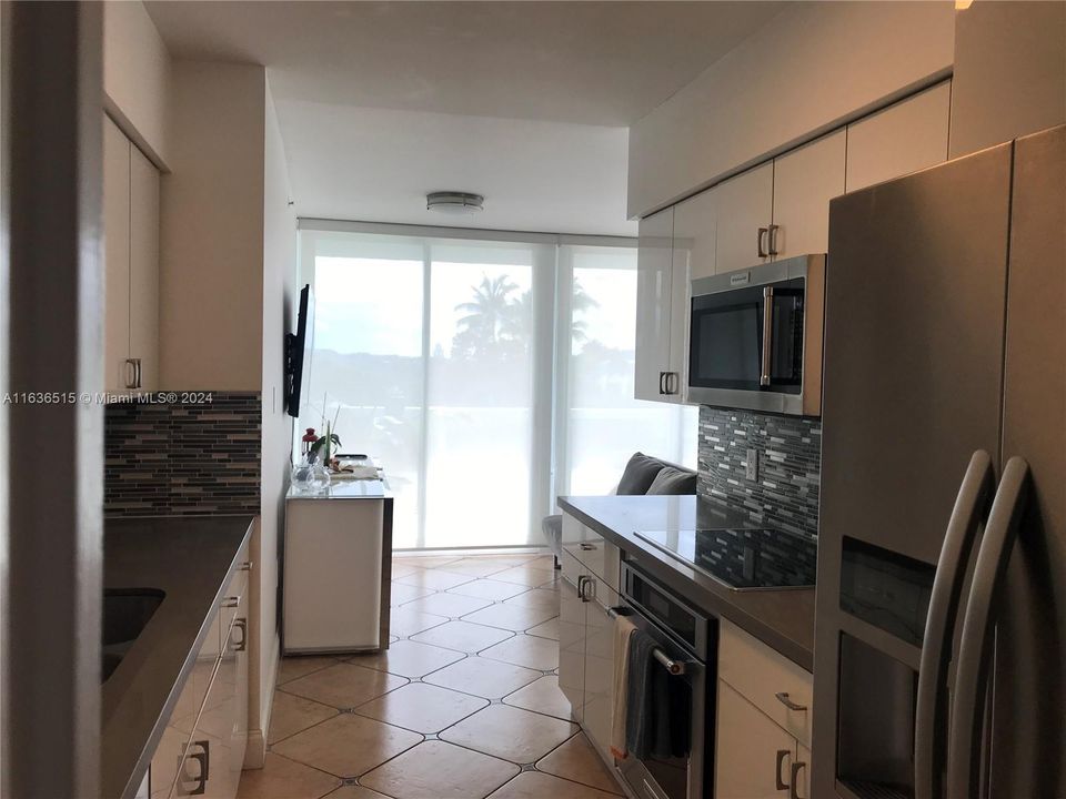 Recently Rented: $4,700 (2 beds, 2 baths, 1530 Square Feet)