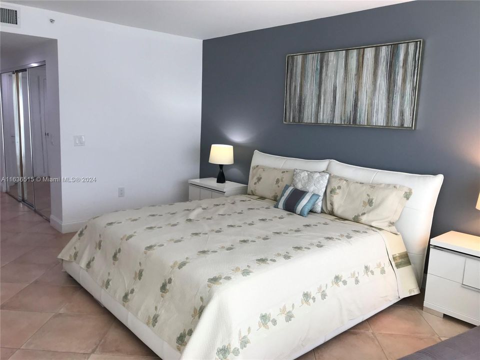 Recently Rented: $4,700 (2 beds, 2 baths, 1530 Square Feet)