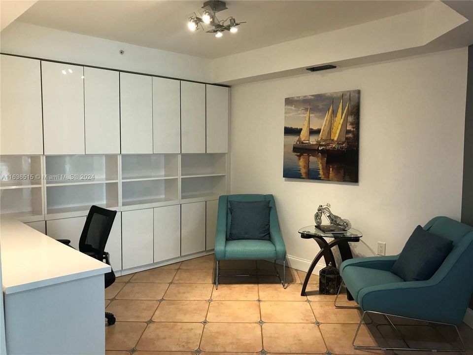 Recently Rented: $4,700 (2 beds, 2 baths, 1530 Square Feet)