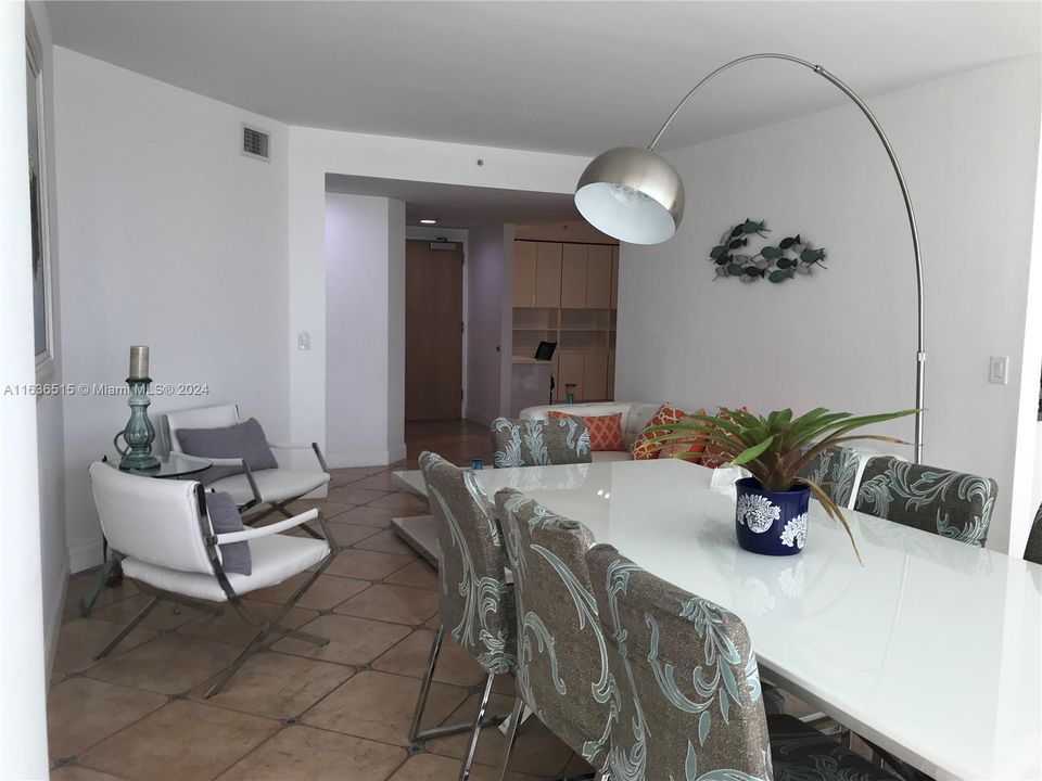 Recently Rented: $4,700 (2 beds, 2 baths, 1530 Square Feet)