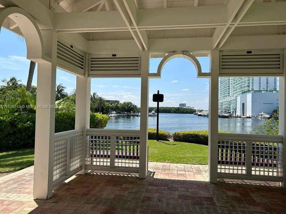 Recently Rented: $4,700 (2 beds, 2 baths, 1530 Square Feet)