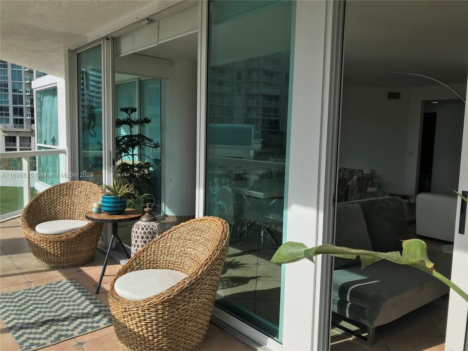 Recently Rented: $4,700 (2 beds, 2 baths, 1530 Square Feet)