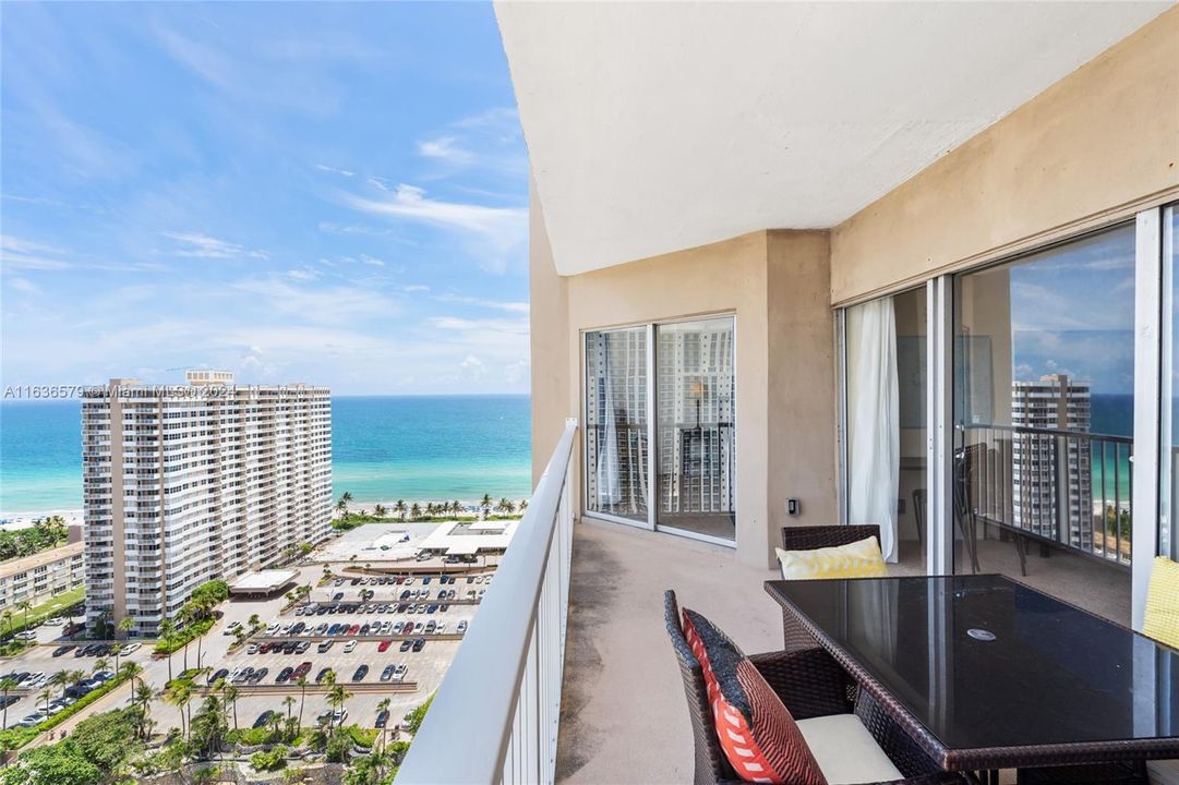 Recently Sold: $310,000 (1 beds, 1 baths, 870 Square Feet)