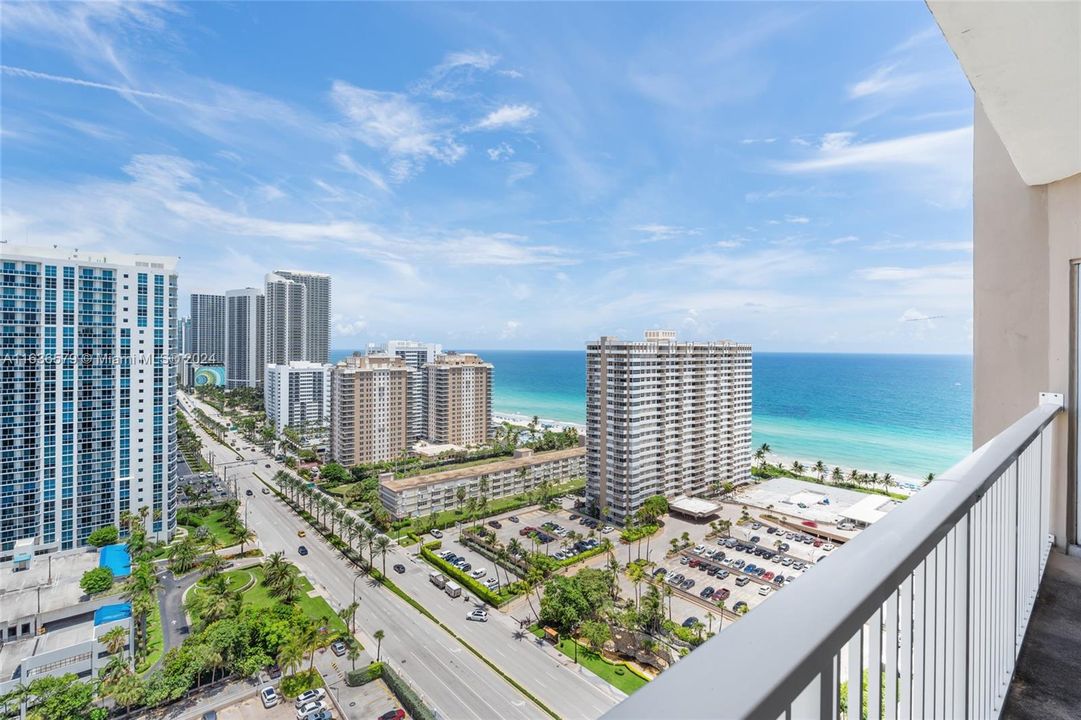 Recently Sold: $310,000 (1 beds, 1 baths, 870 Square Feet)