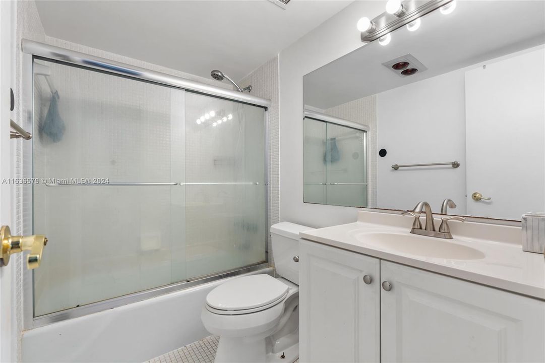 Recently Sold: $310,000 (1 beds, 1 baths, 870 Square Feet)