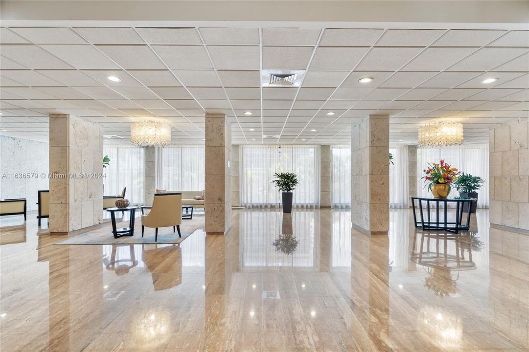 Recently Sold: $310,000 (1 beds, 1 baths, 870 Square Feet)