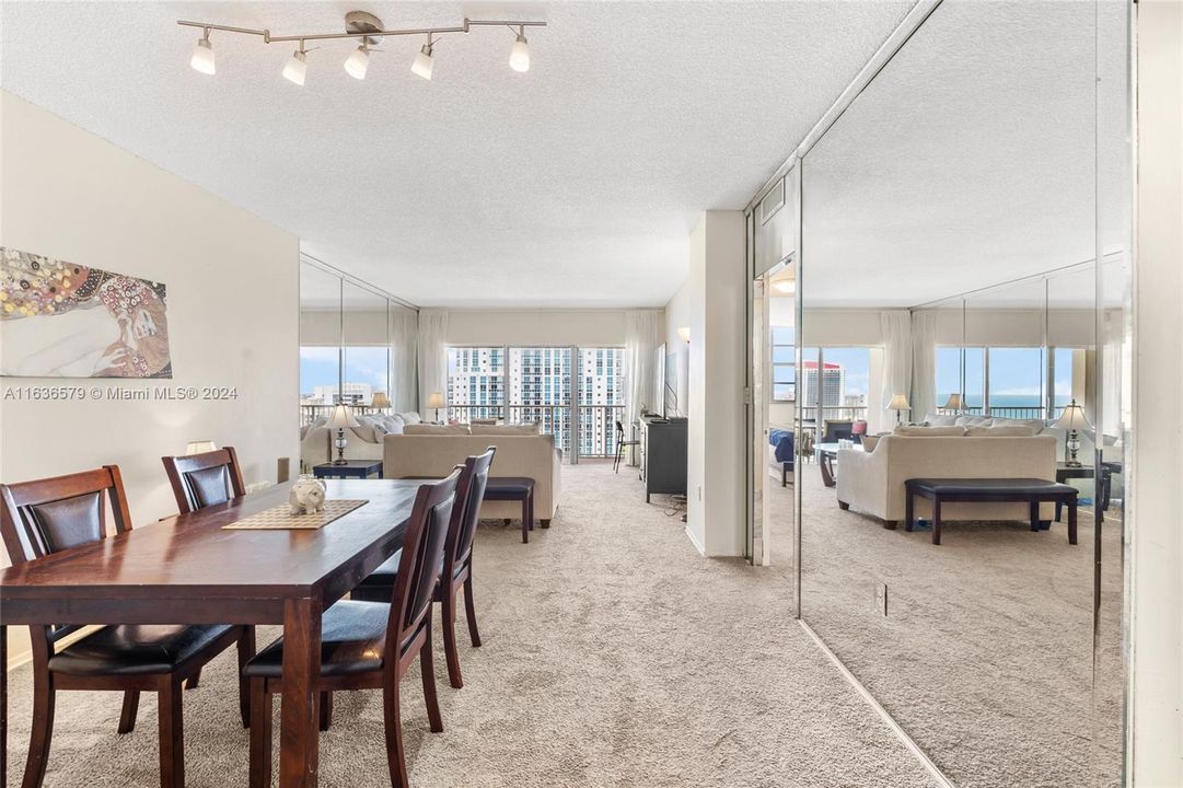 Recently Sold: $310,000 (1 beds, 1 baths, 870 Square Feet)