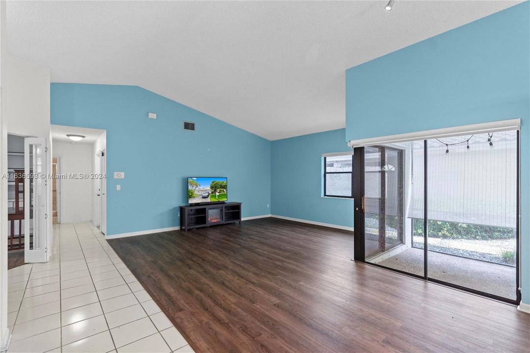 Recently Sold: $580,000 (3 beds, 2 baths, 1546 Square Feet)