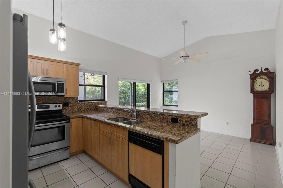 Recently Sold: $580,000 (3 beds, 2 baths, 1546 Square Feet)