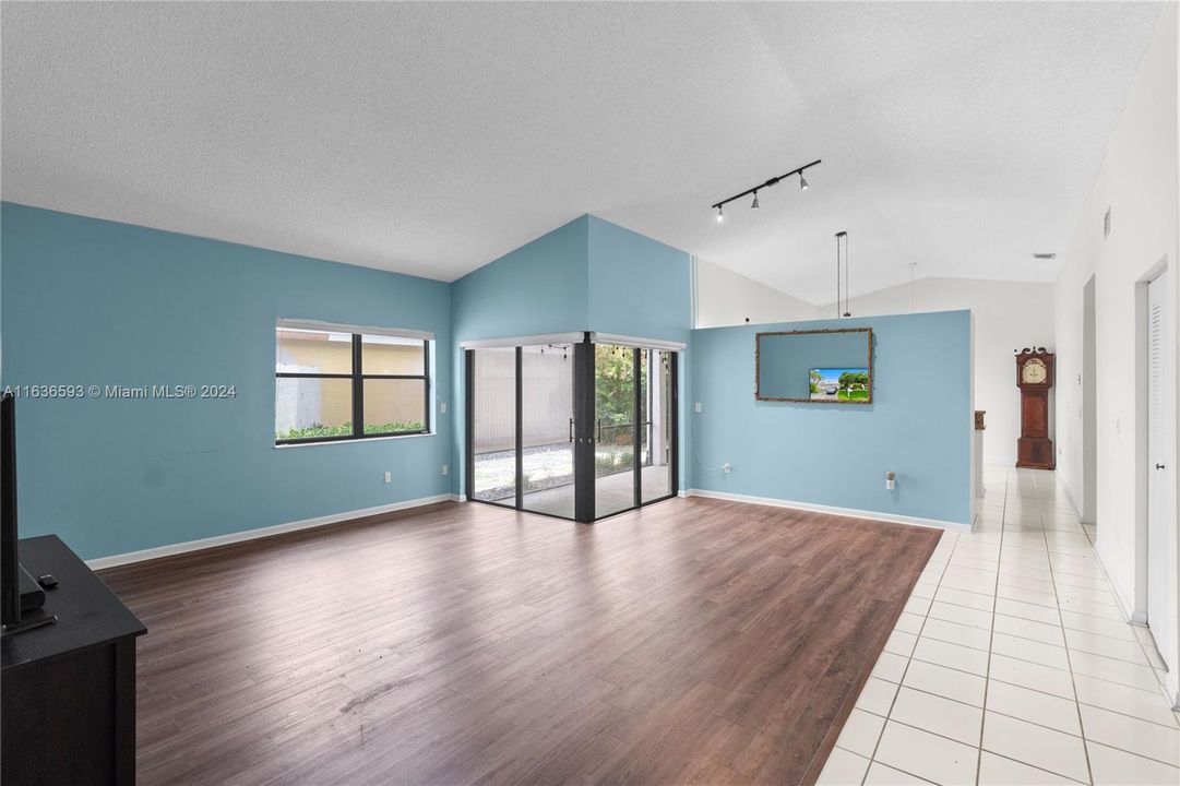 Recently Sold: $580,000 (3 beds, 2 baths, 1546 Square Feet)