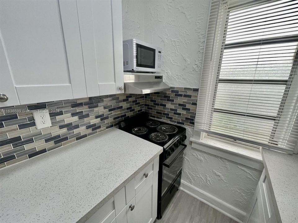 Recently Rented: $2,100 (1 beds, 1 baths, 700 Square Feet)