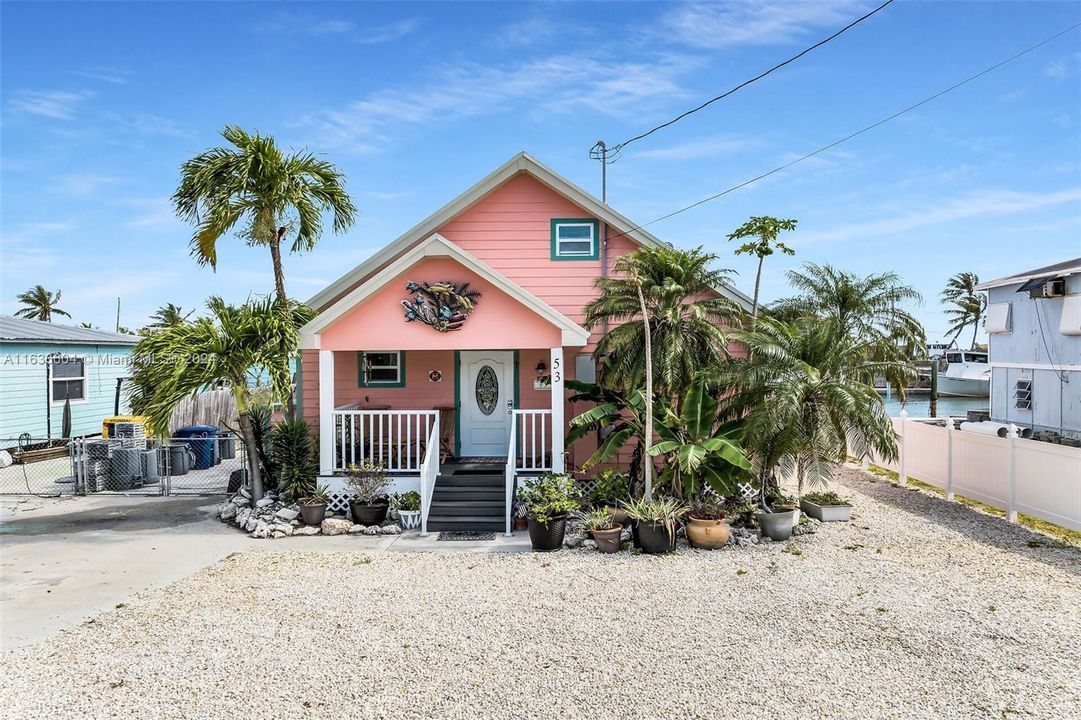 For Sale: $1,225,000 (3 beds, 2 baths, 1368 Square Feet)